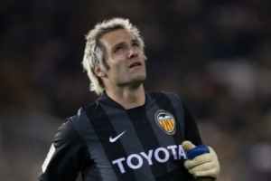 卡尼萨雷斯批评阿诺德的表现未达皇马球员标准，指出其作为边后卫存在回防不到位的问题。